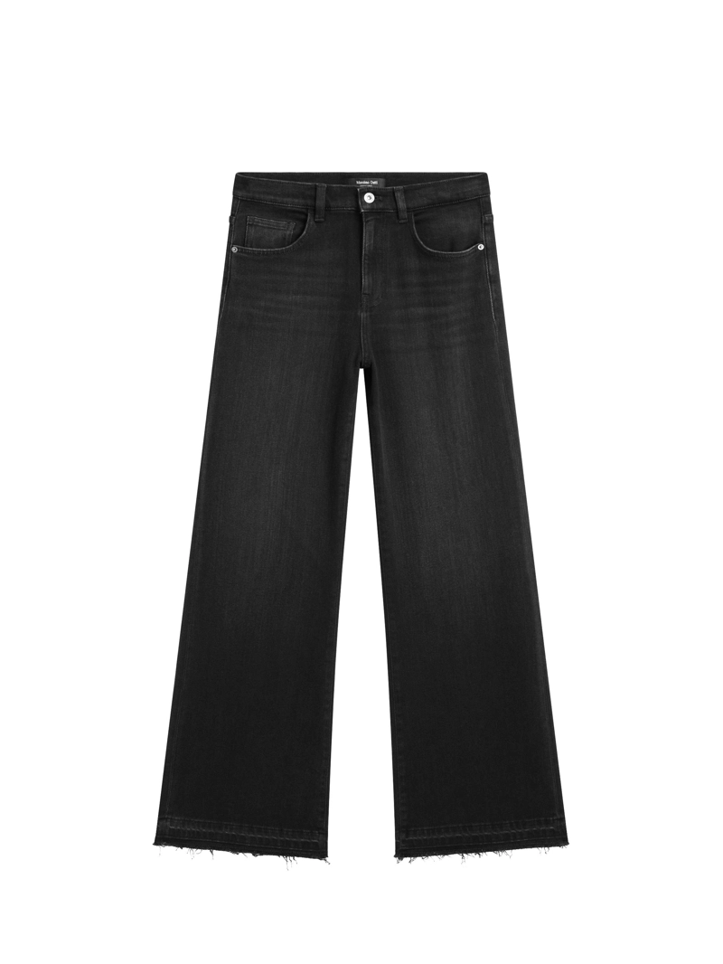 Джинсы с расклешенным низом на средней посадке