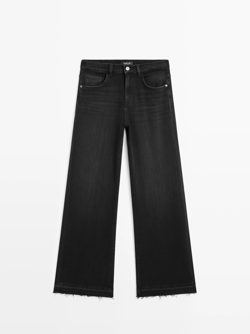 Джинсы с расклешенным низом на средней посадке