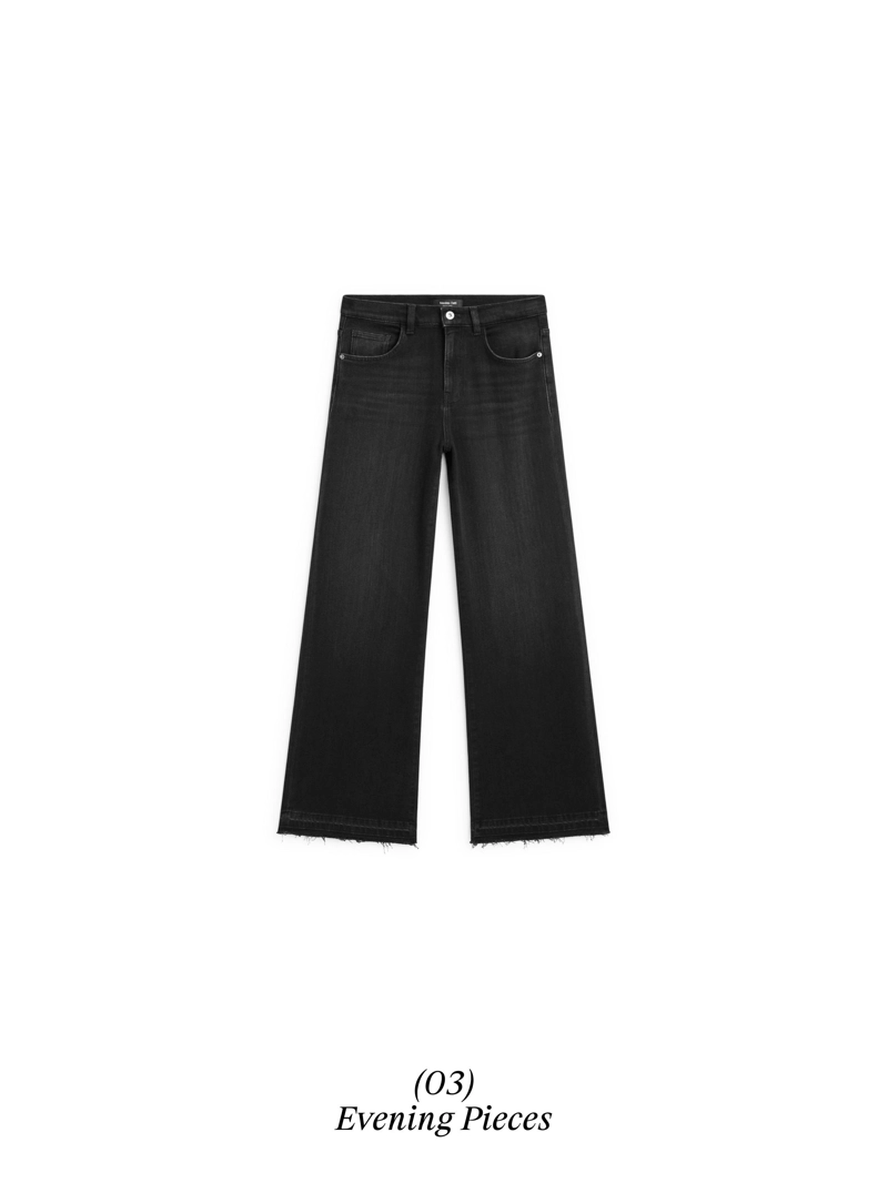 Джинсы с расклешенным низом на средней посадке