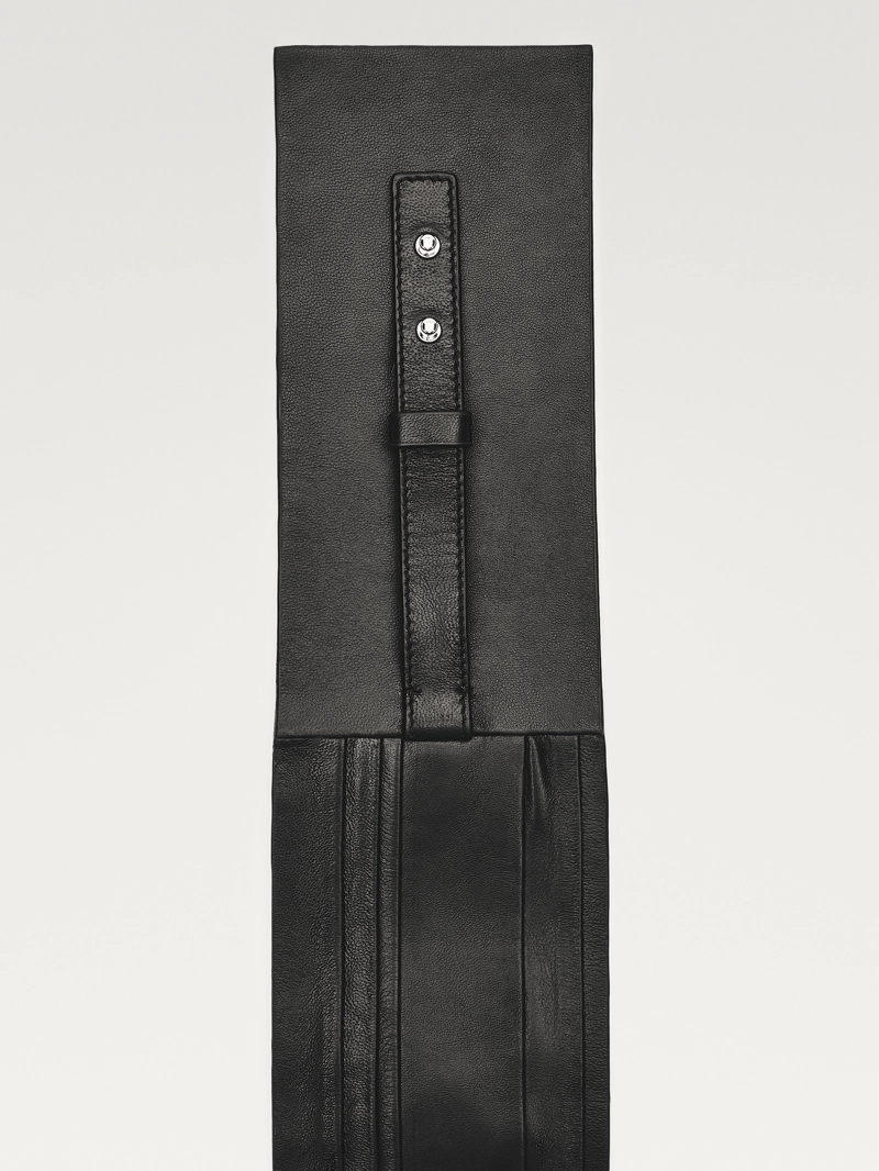 Пояс из мягкой кожи с защипами