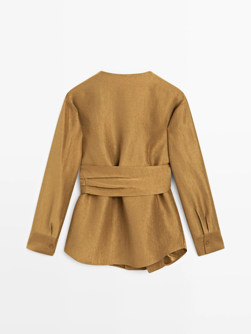 Рубашка с поясом и широкими рукавами