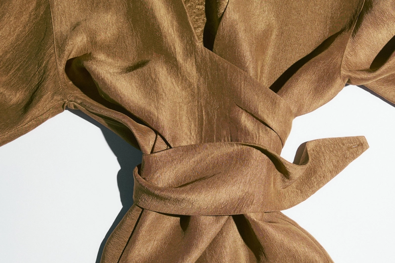 Рубашка с поясом и широкими рукавами