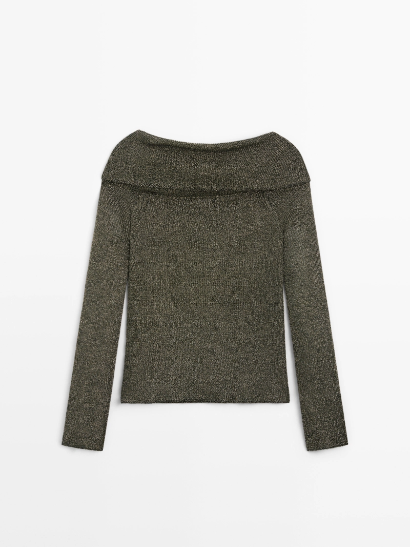 Вязанный свитер с металлическим оттенком на плече