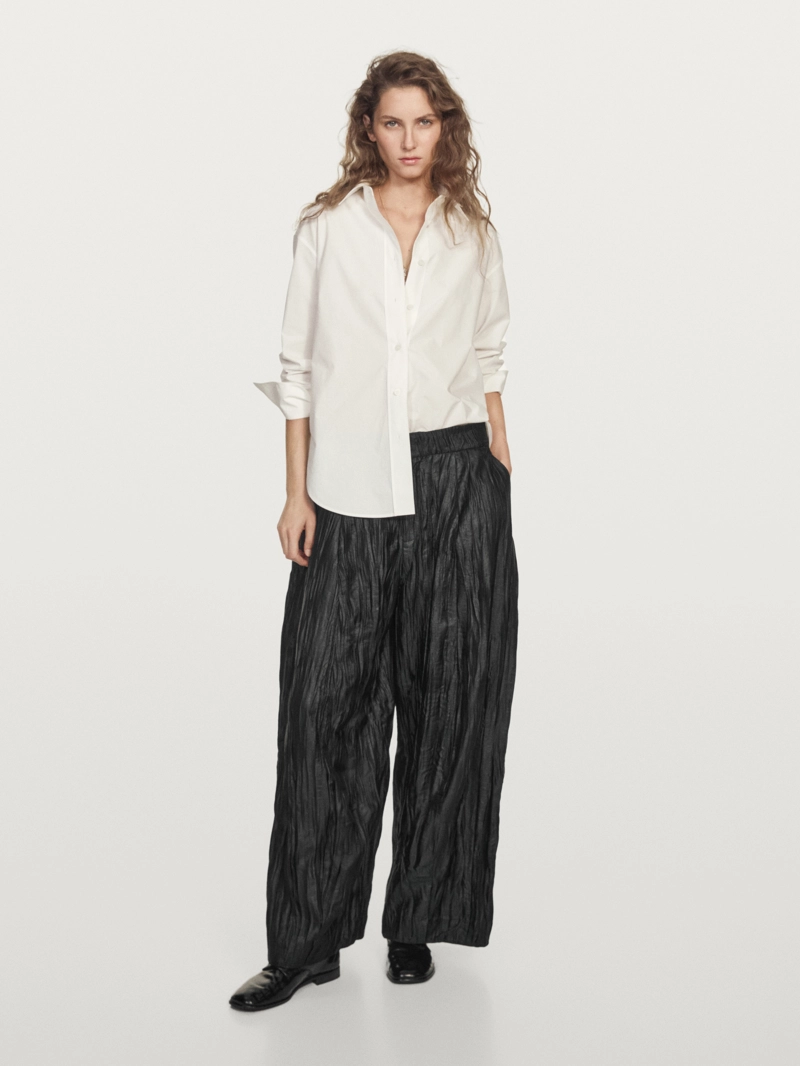 Широкие брюки со складками и морщинами