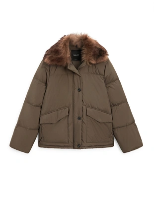 Куртка укороченная пуховая с меховым воротником- Заказать в России