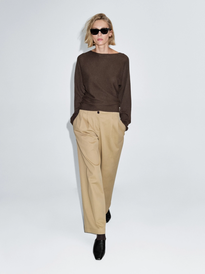 Свитер с лодочным вырезом из вязаного полотна