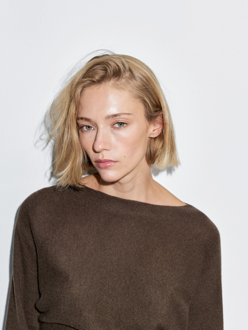 Свитер с лодочным вырезом из вязаного полотна