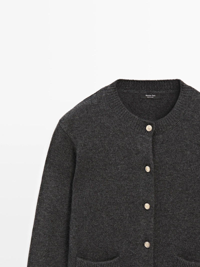 Кофта-кардиган с пуговицами из золота