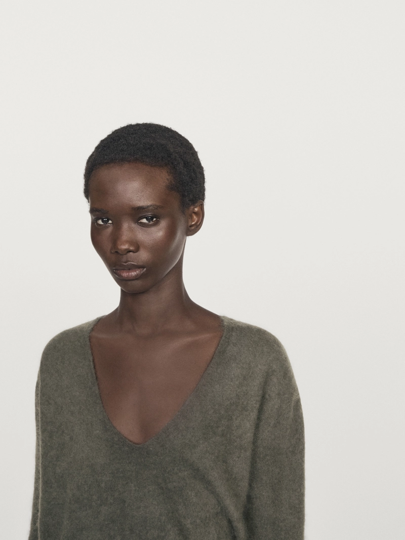 Свитер из шерсти и кашемира с v-образным вырезом