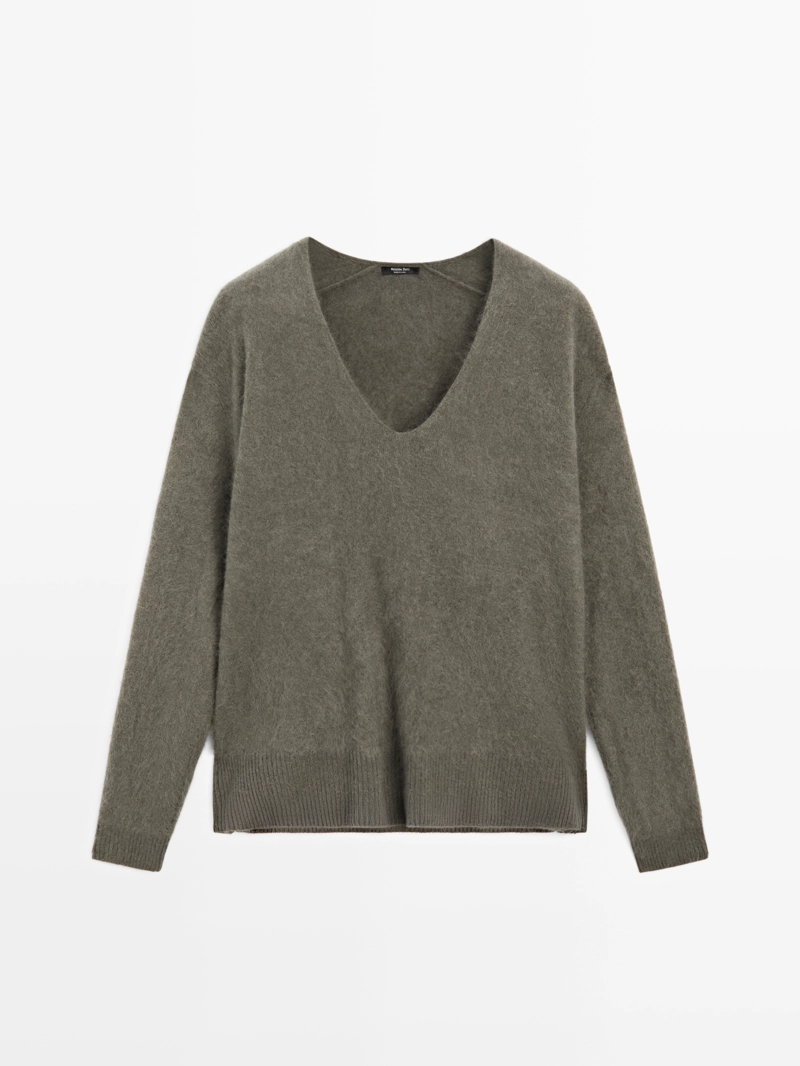 Свитер из шерсти и кашемира с v-образным вырезом