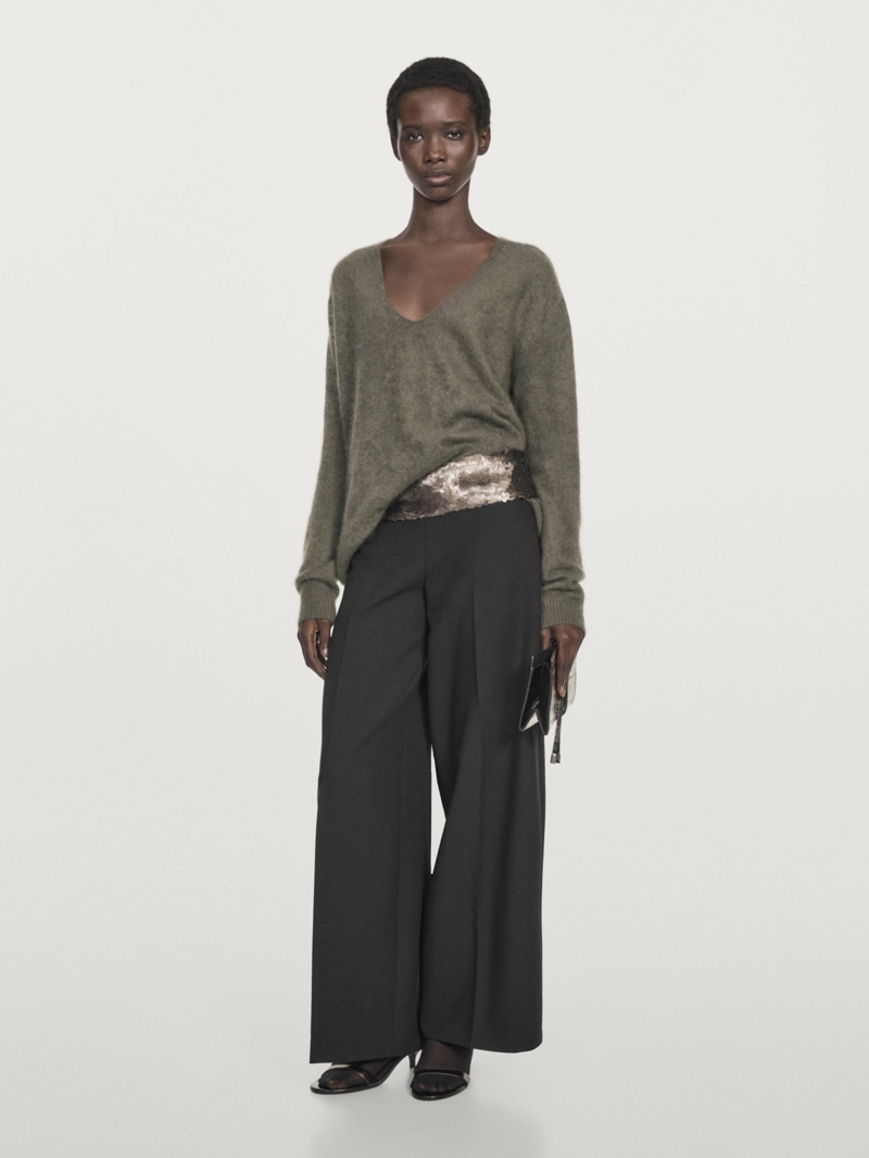 Свитер из шерсти и кашемира с v-образным вырезом