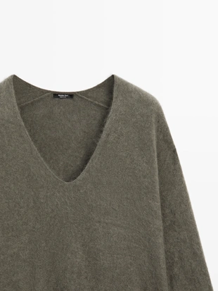 Свитер из шерсти и кашемира с V-образным вырезом- Заказать в России