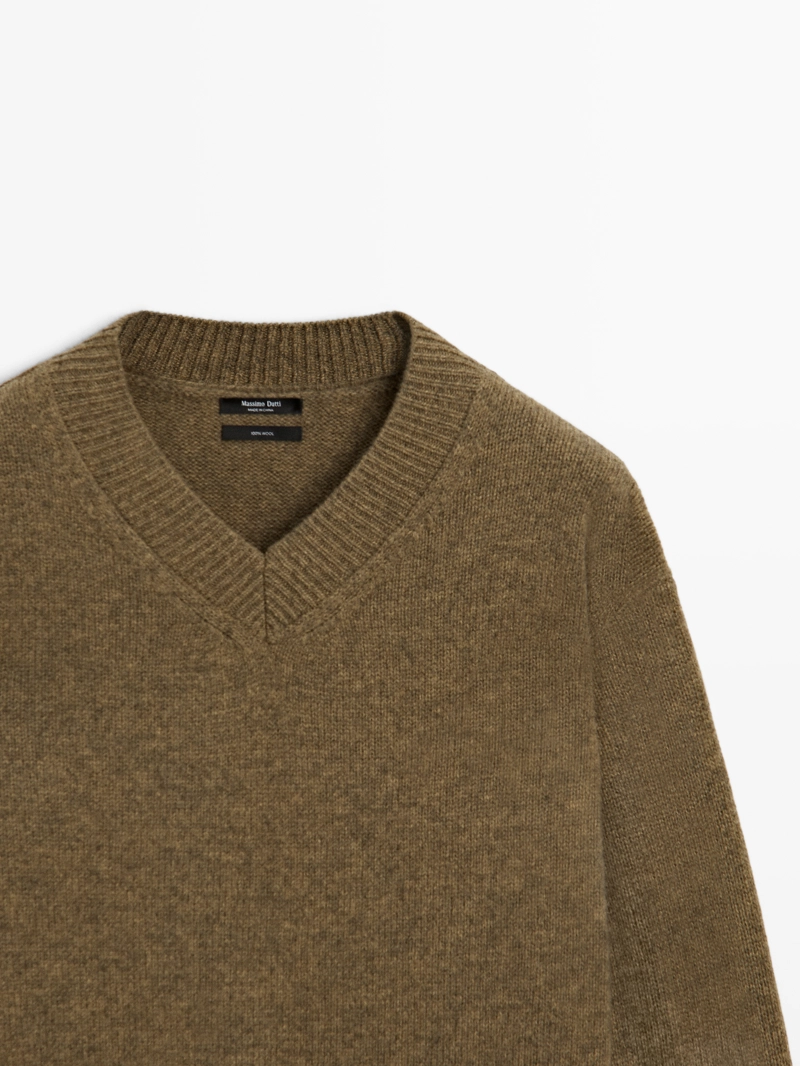Свитер с v-образным вырезом из 100% шерсти