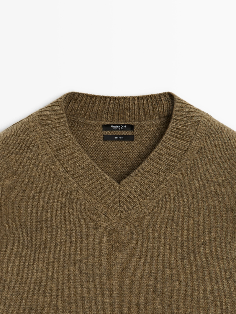 Свитер с v-образным вырезом из 100% шерсти
