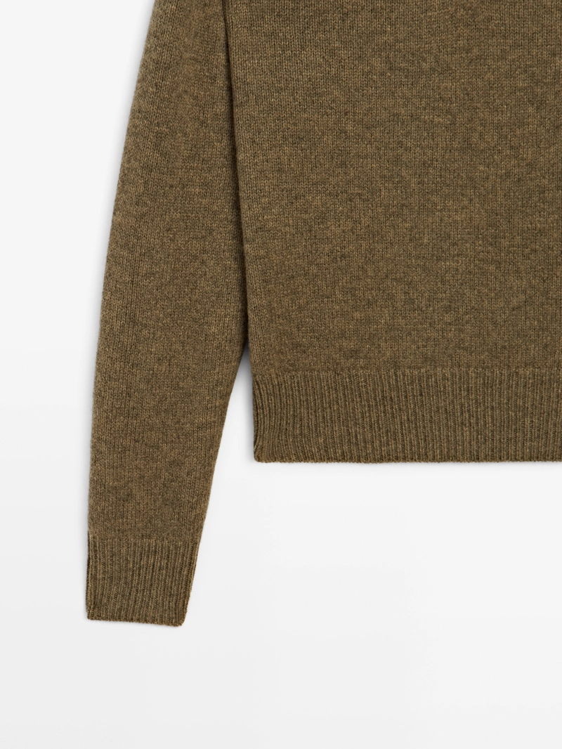 Свитер с v-образным вырезом из 100% шерсти