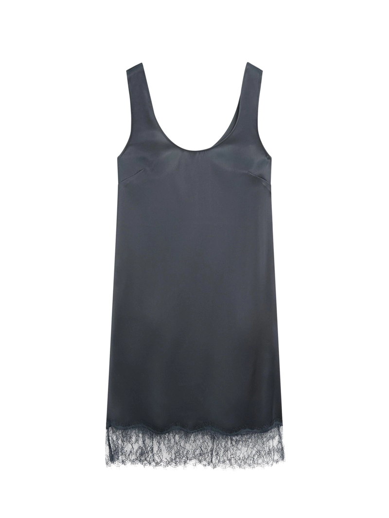 Короткое платье из атласа с летящей тканью