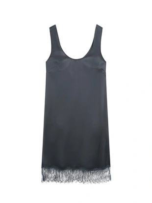 Короткое платье из атласа с летящей тканью- Заказать в России