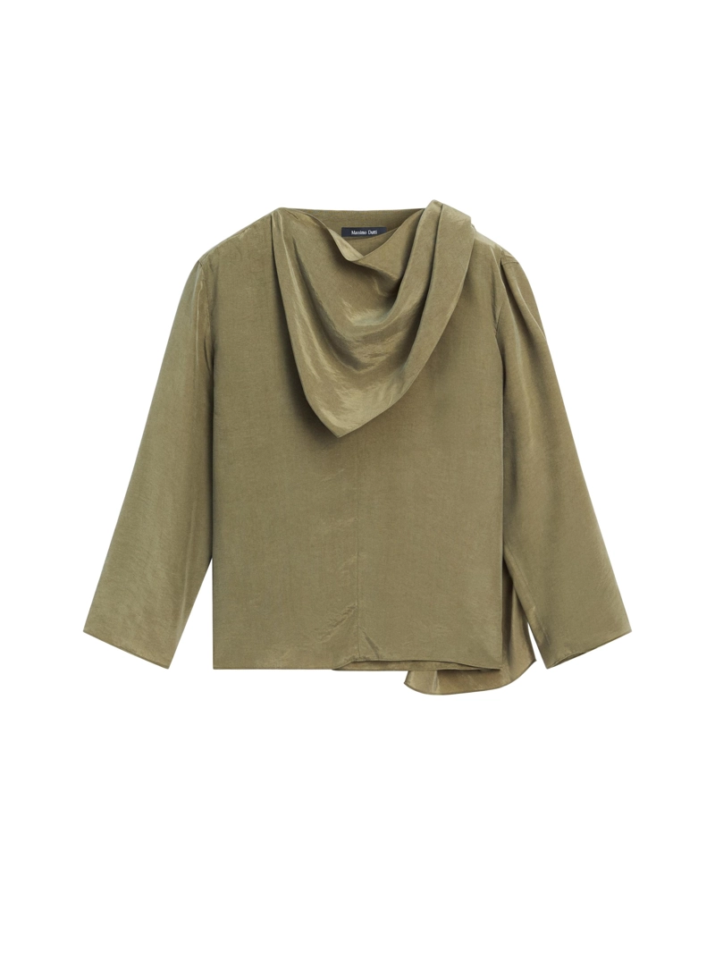 Блузка с объемным воротником из текучей ткани