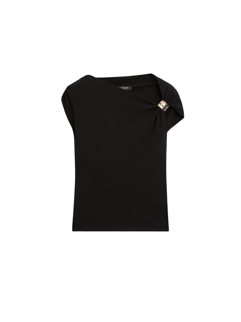 Блузка без рукавов с драпировкой и аппликацией на плече