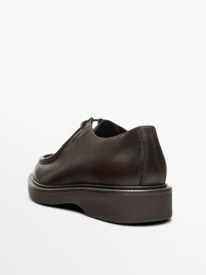 Кожаные туфли с мокрым носом