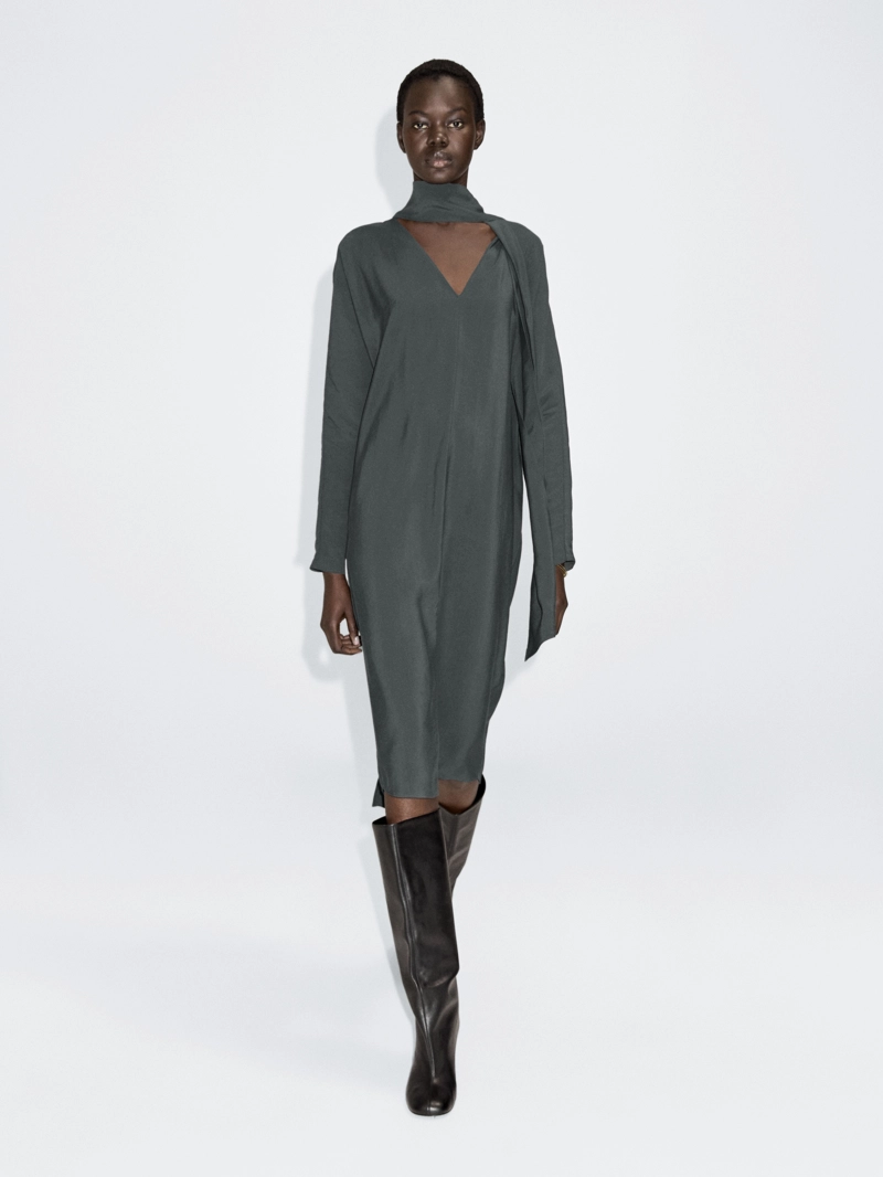 Платье миди с вырезом горловины и деталью на банте