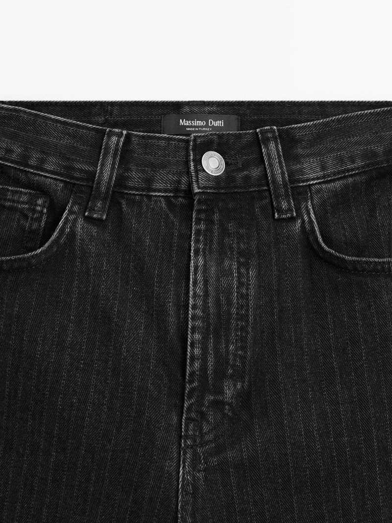 Джинсы прямого покроя с вышитой полоской на талии