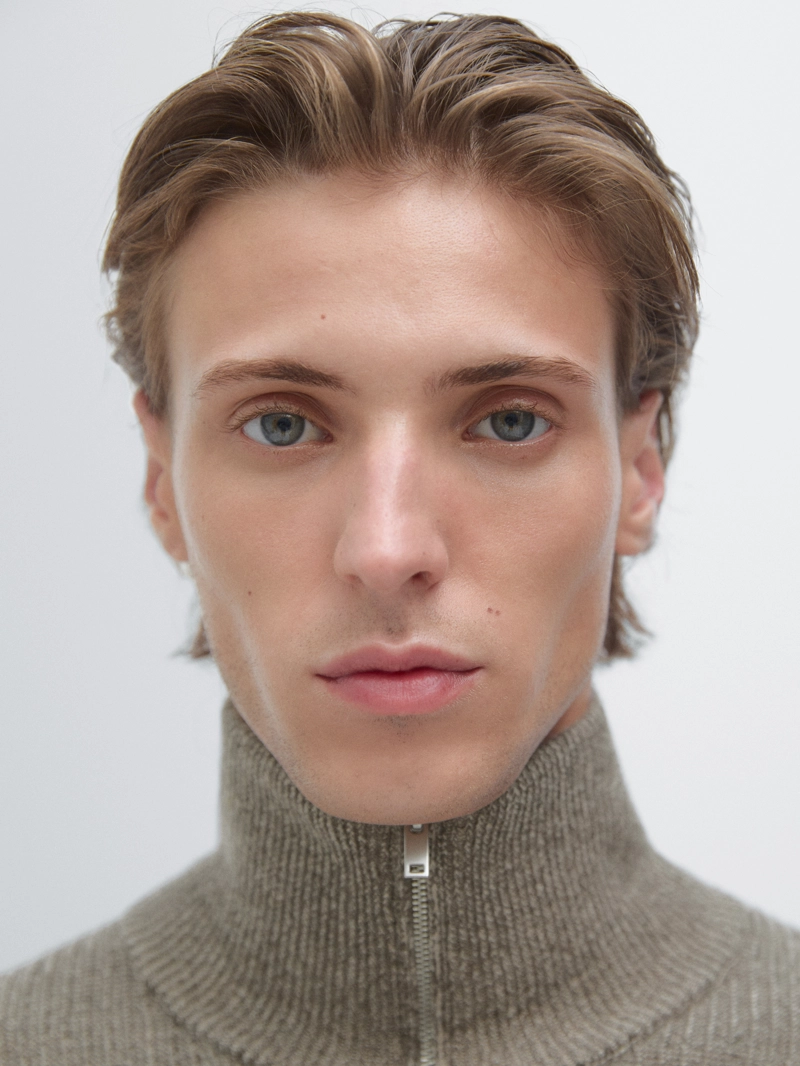 Вязанный свитер с высоким воротником и молнией