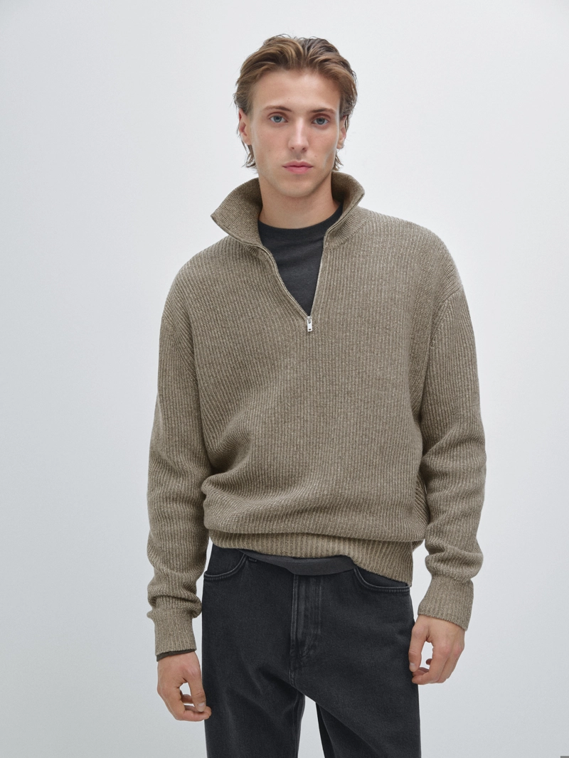 Вязанный свитер с высоким воротником и молнией