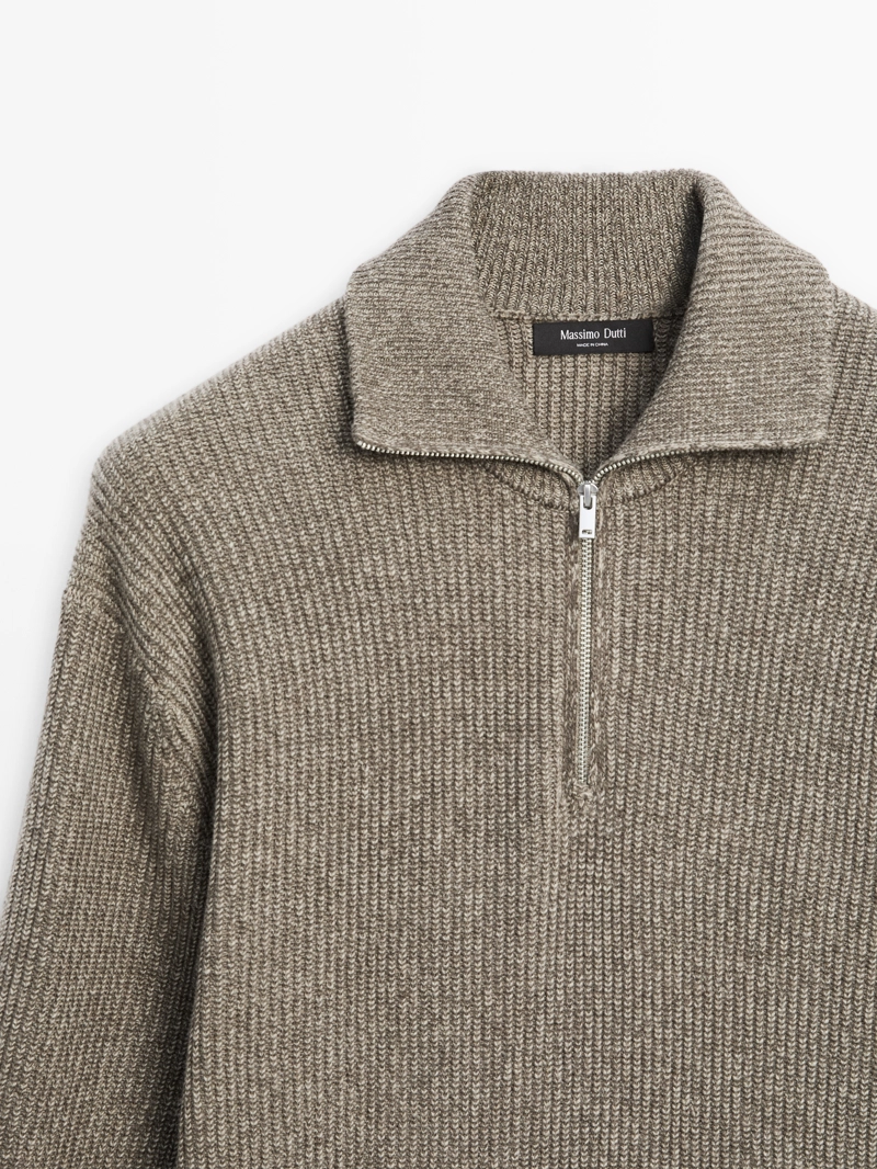 Вязанный свитер с высоким воротником и молнией