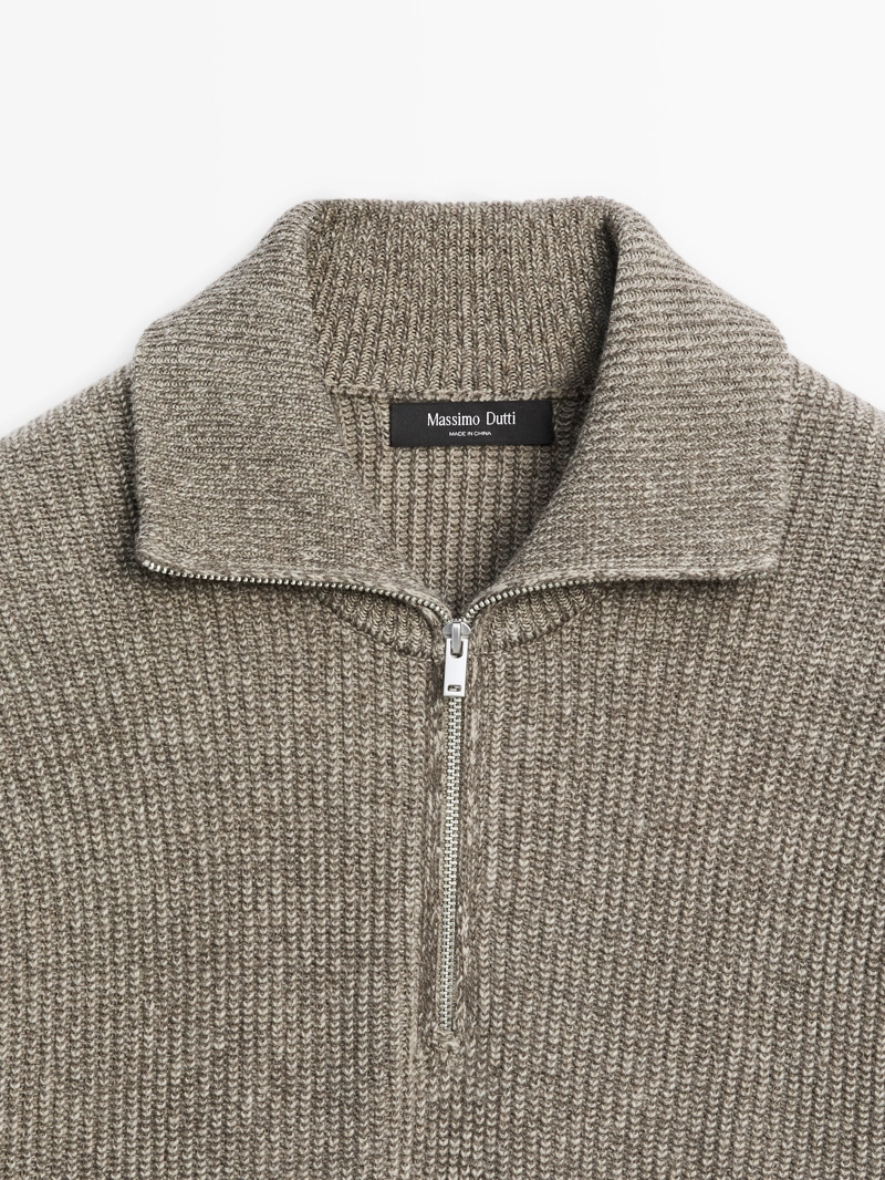 Вязанный свитер с высоким воротником и молнией