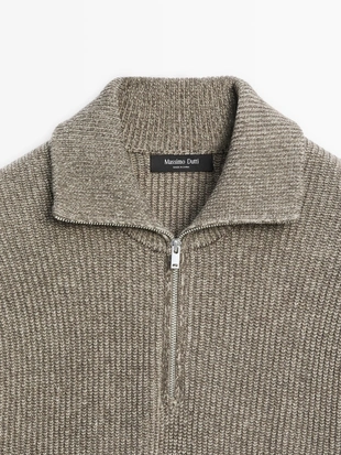 Вязанный свитер с высоким воротником и молнией- Заказать в России