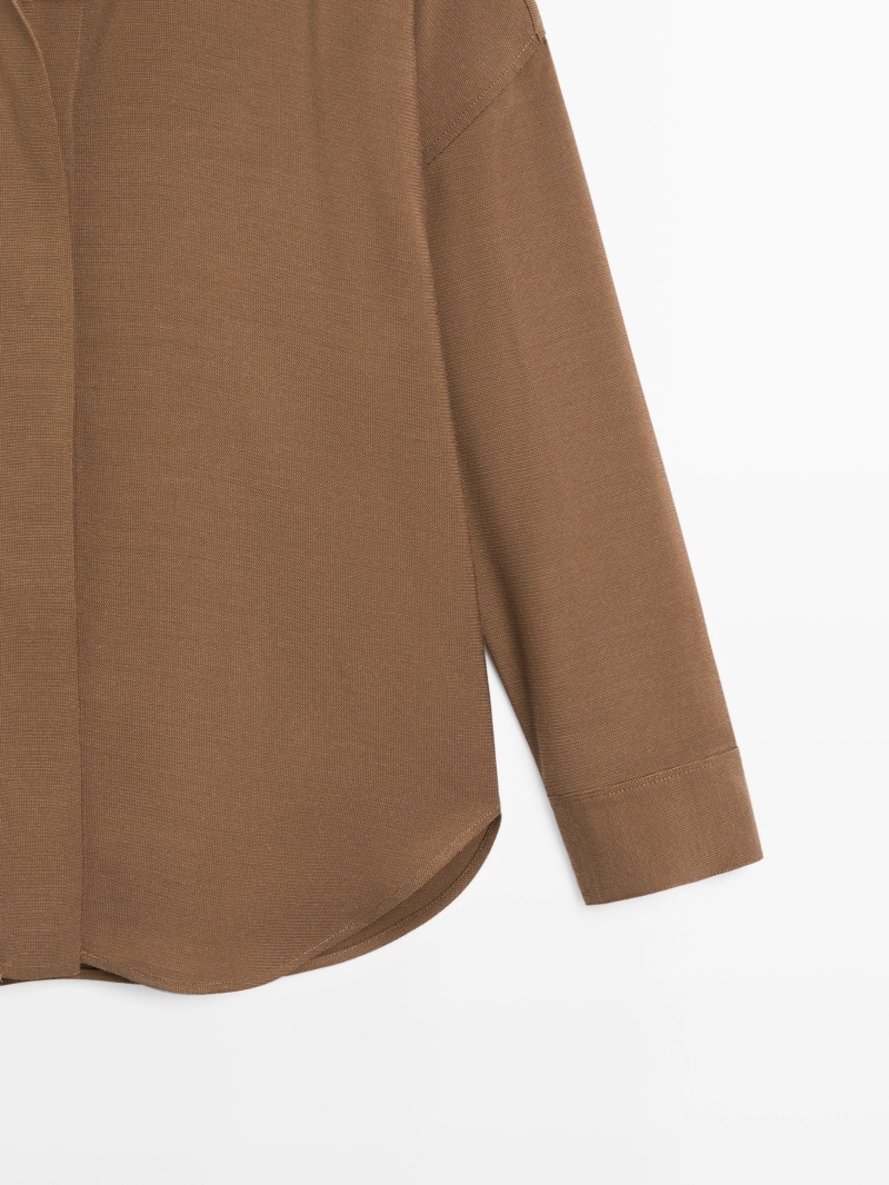 Рубашка свободного покроя с скрытыми пуговицами