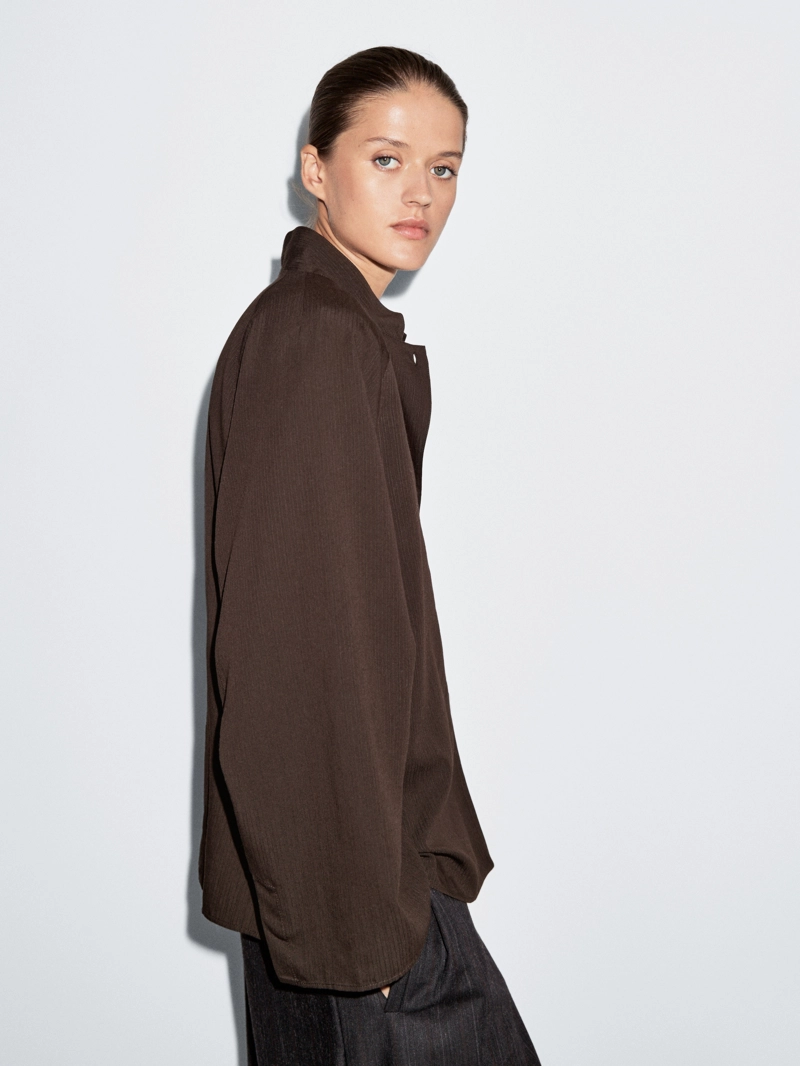 Рубашка с текстурными рукавами реглан