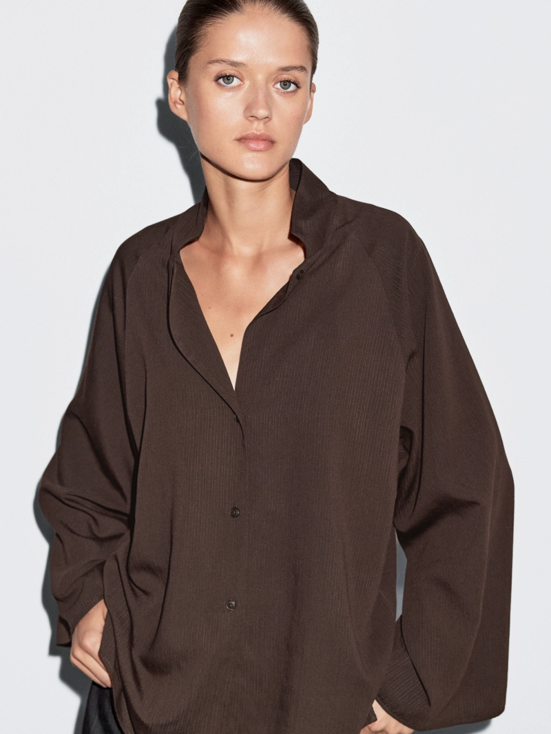 Рубашка с текстурными рукавами реглан