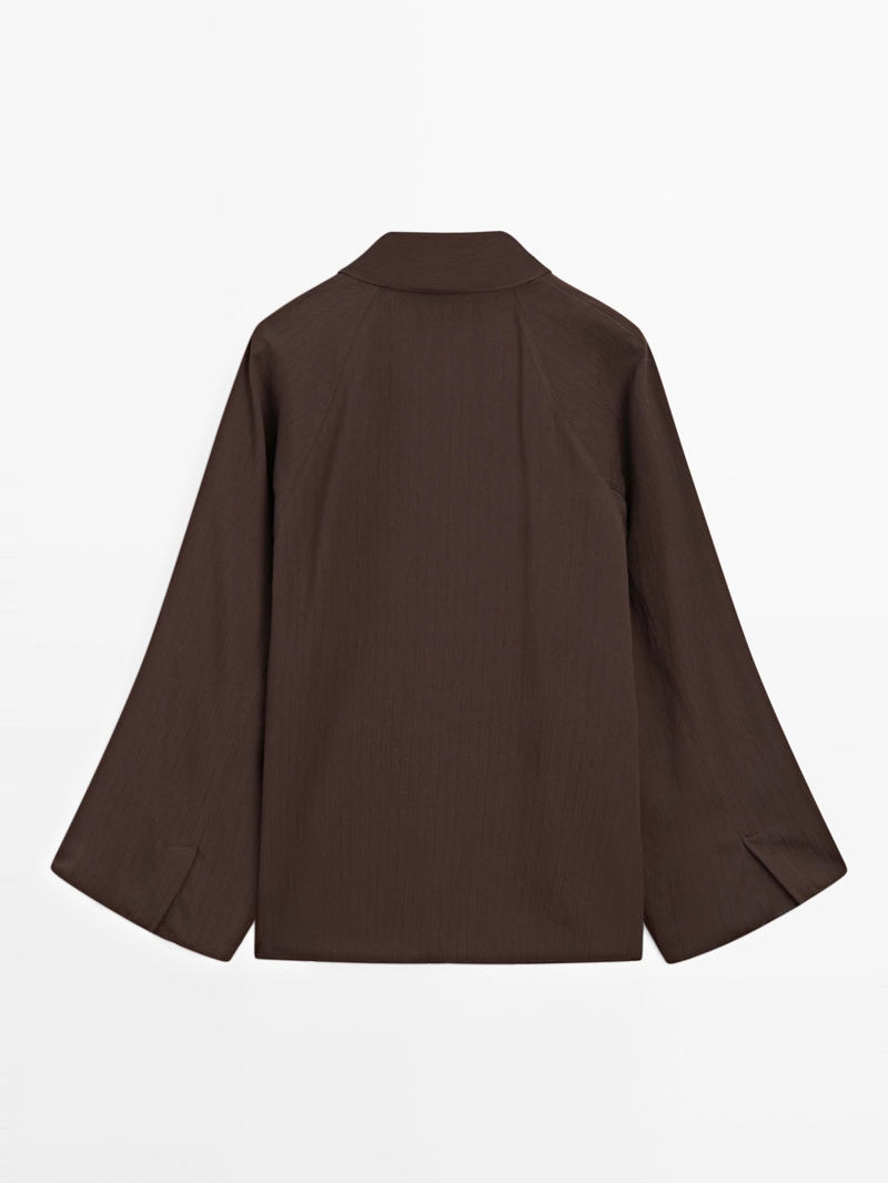 Рубашка с текстурными рукавами реглан