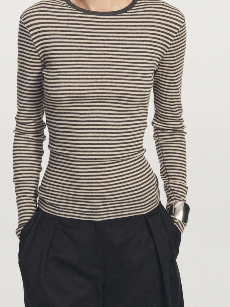 Футболка из хлопково-вискозного трикотажа с длинным рукавом