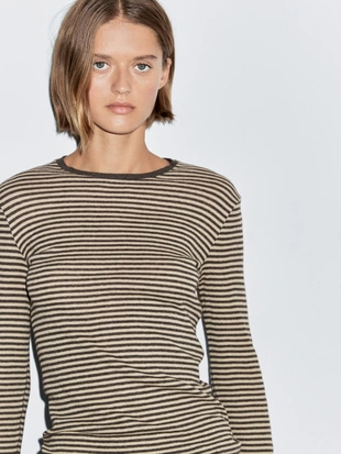 Футболка из хлопково-вискозного трикотажа с длинным рукавом- Заказать в России