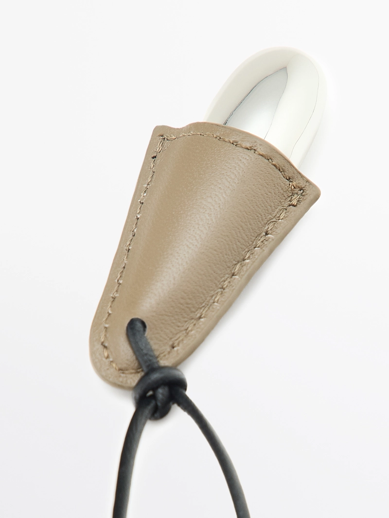 Кожаная подвеска