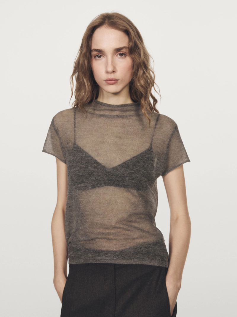 Футболка из вязаного материала с вышивкой