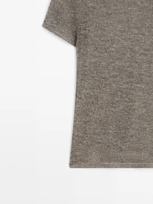 Футболка из вязаного материала с вышивкой- Заказать в России