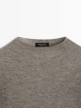 Футболка из вязаного материала с вышивкой- Заказать в России