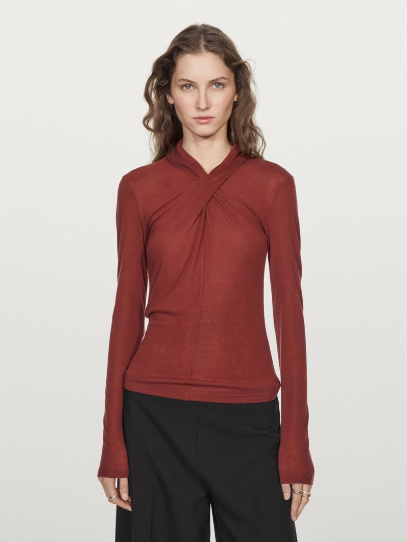 Топ из лиоцелла и шерсти с перекрестным лифом