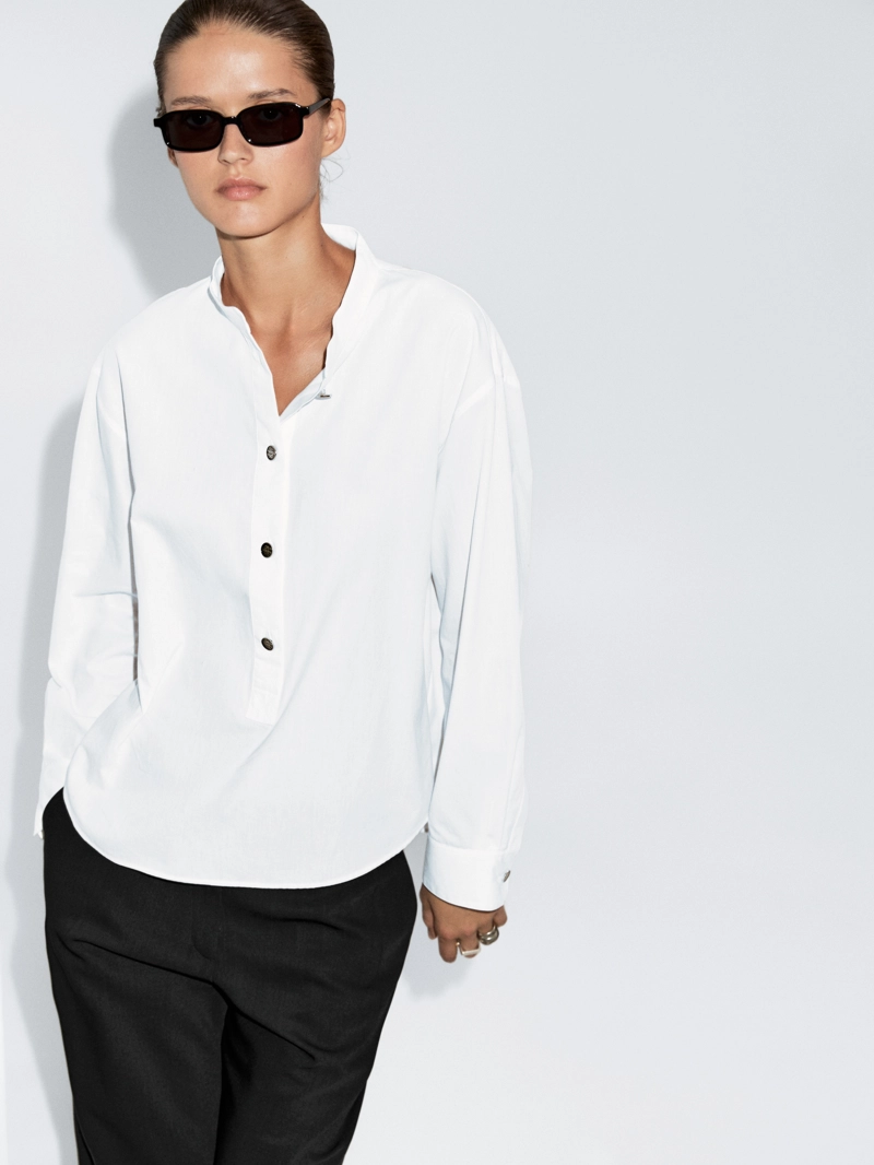 Рубашка с стойкой и пуговицами из золота