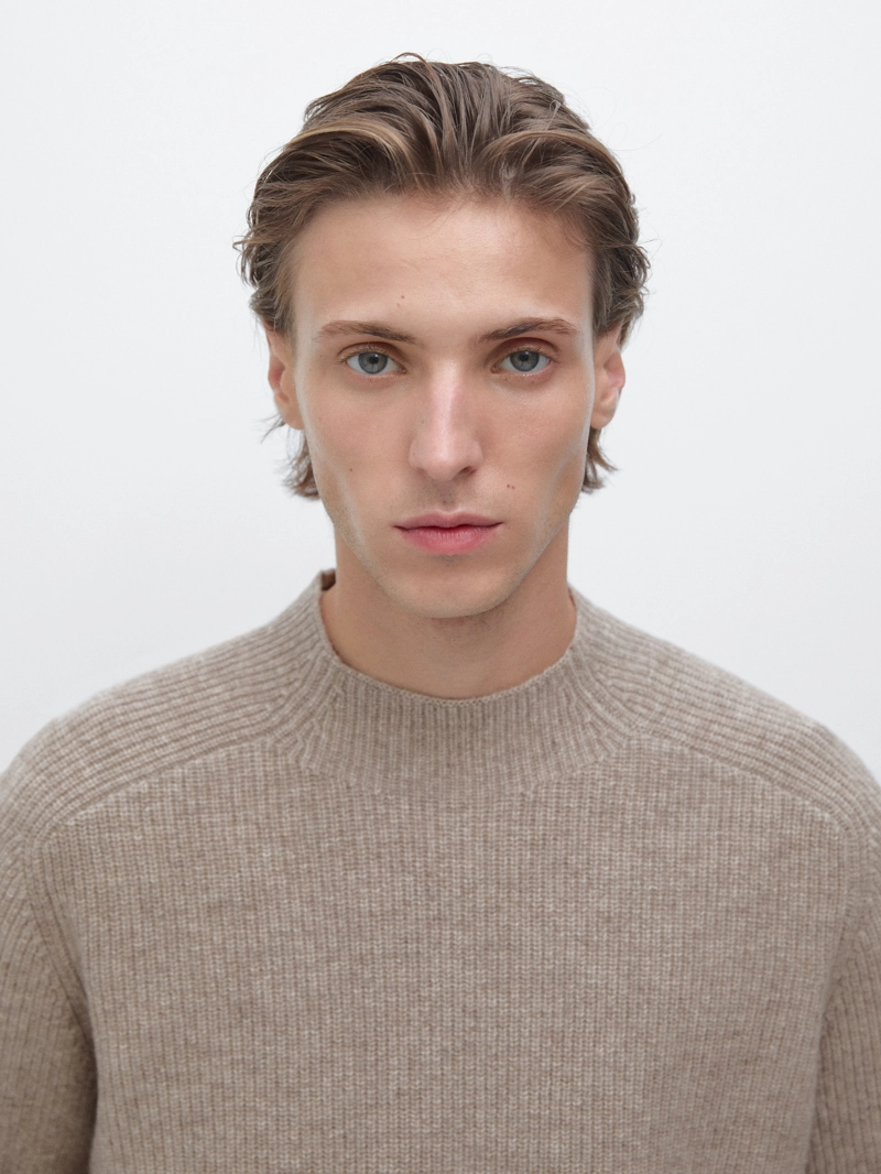 Свитер с высоким воротником из шерстяной смеси