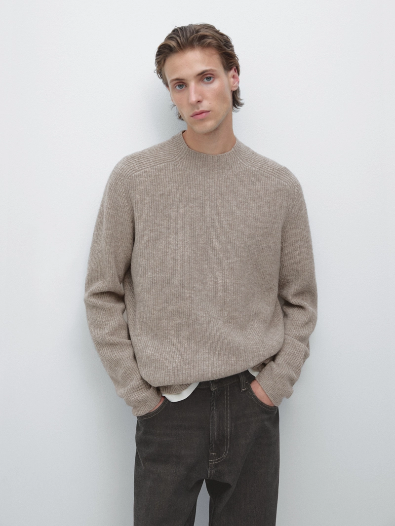 Свитер с высоким воротником из шерстяной смеси