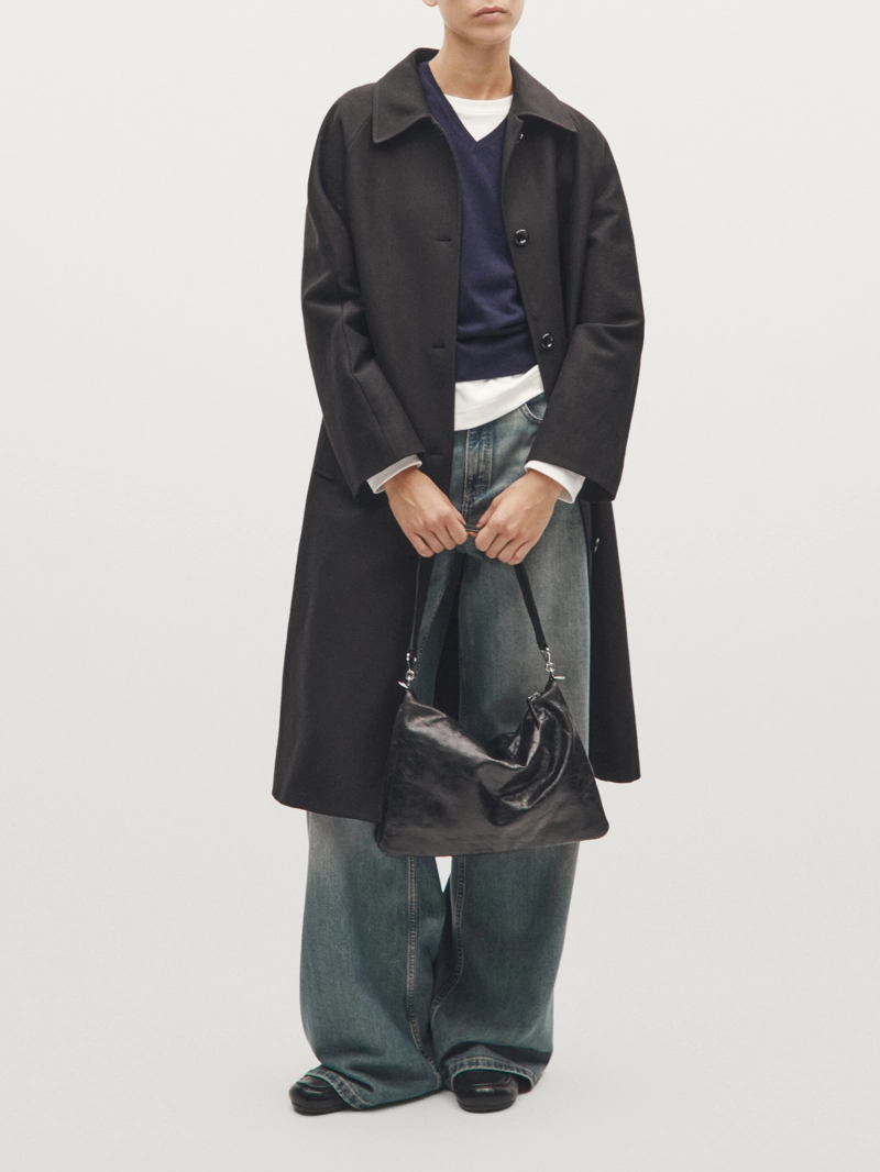 Сумка с крупным отделением из кожи