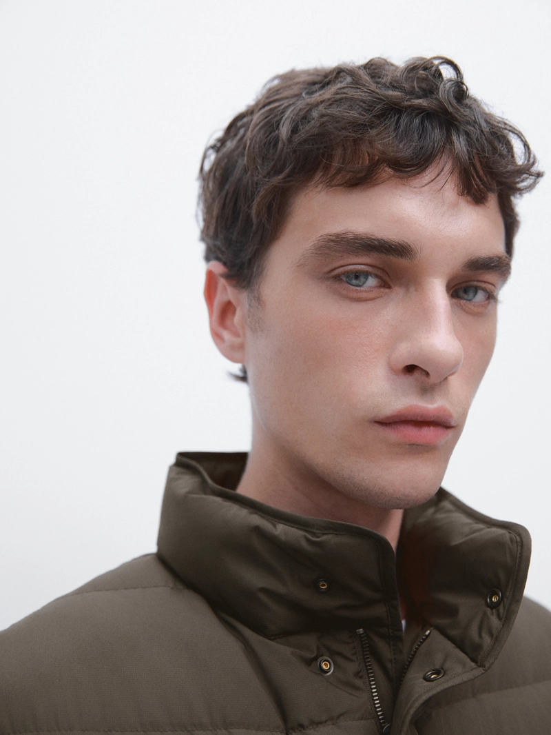 Пуховой жилет с водоотталкивающим покрытием и смесью пуха