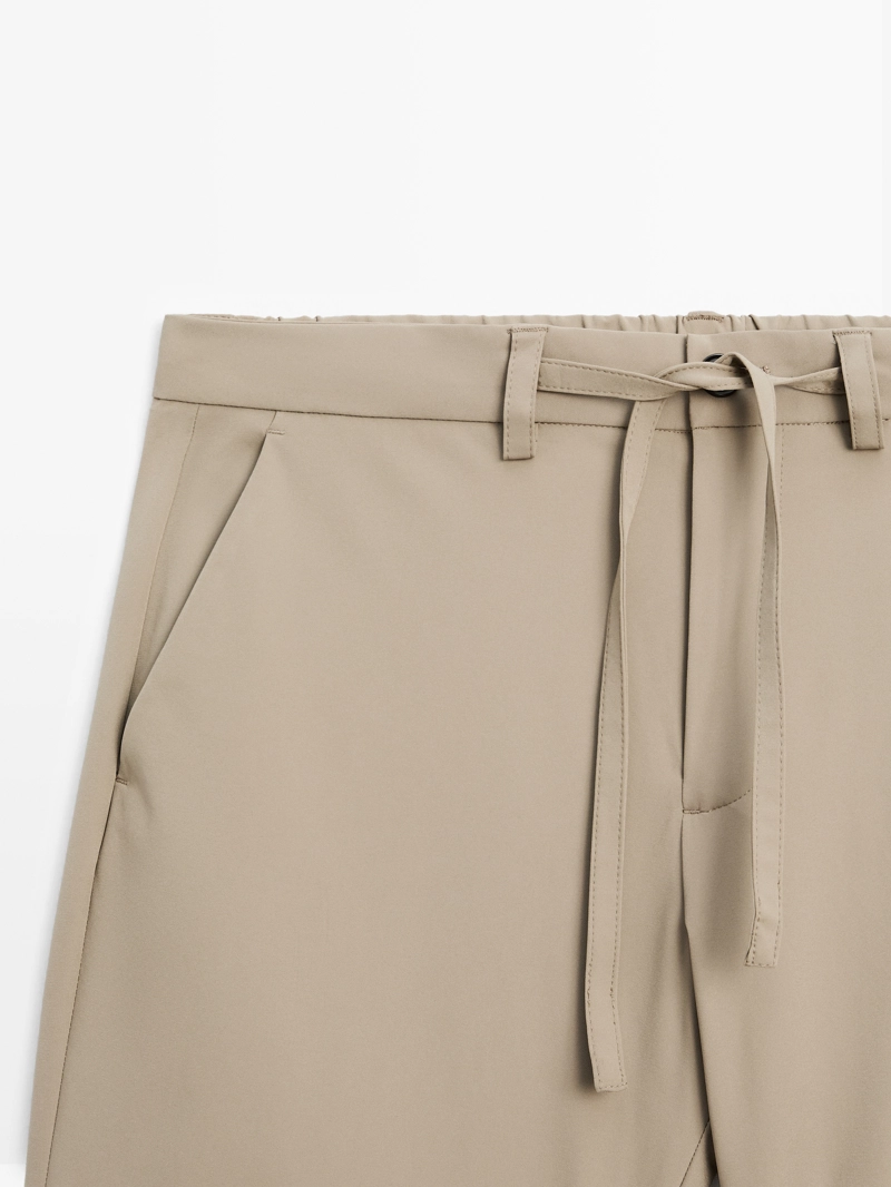 Брюки с широкими линиями regular-fit из технической ткани