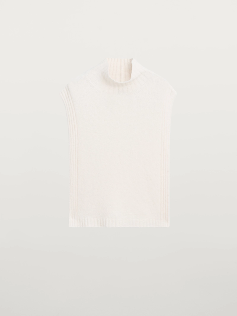 Жилетка с высоким воротником без рукавов
