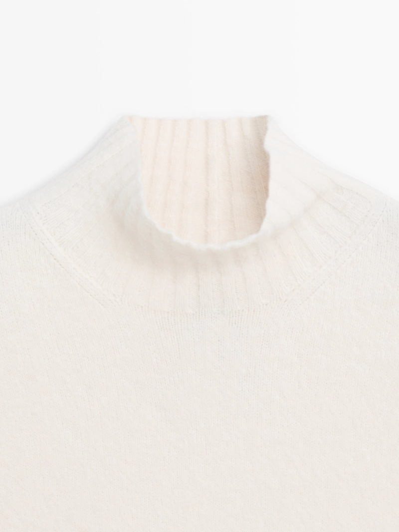 Жилетка с высоким воротником без рукавов